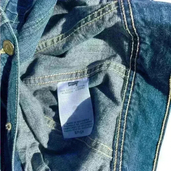 Levi's Women's Size Small Denim Trucker Jacket Cotton Red Tab With Cheetah Lips - Picture 4 of 8